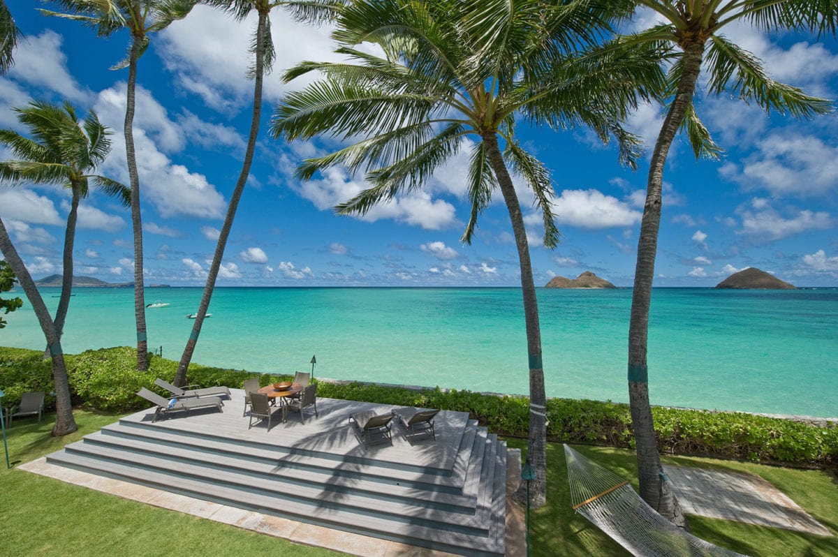 Feel the Sea’s Breeze from these Waterfront Homes Hawaii Home